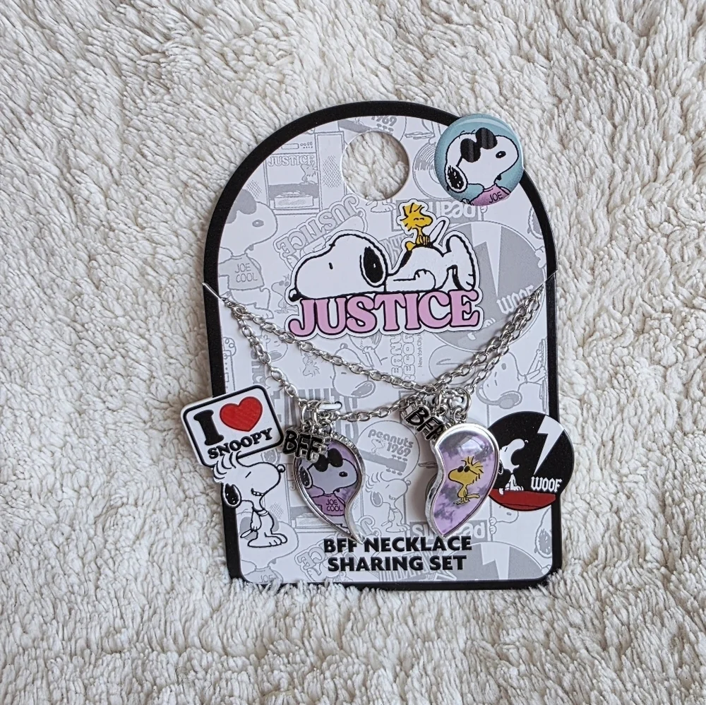 NWT Peanuts Girl's/ Tween/ Wom Silver-Tone Snoopy BFF Breakaway Pendants set of2
